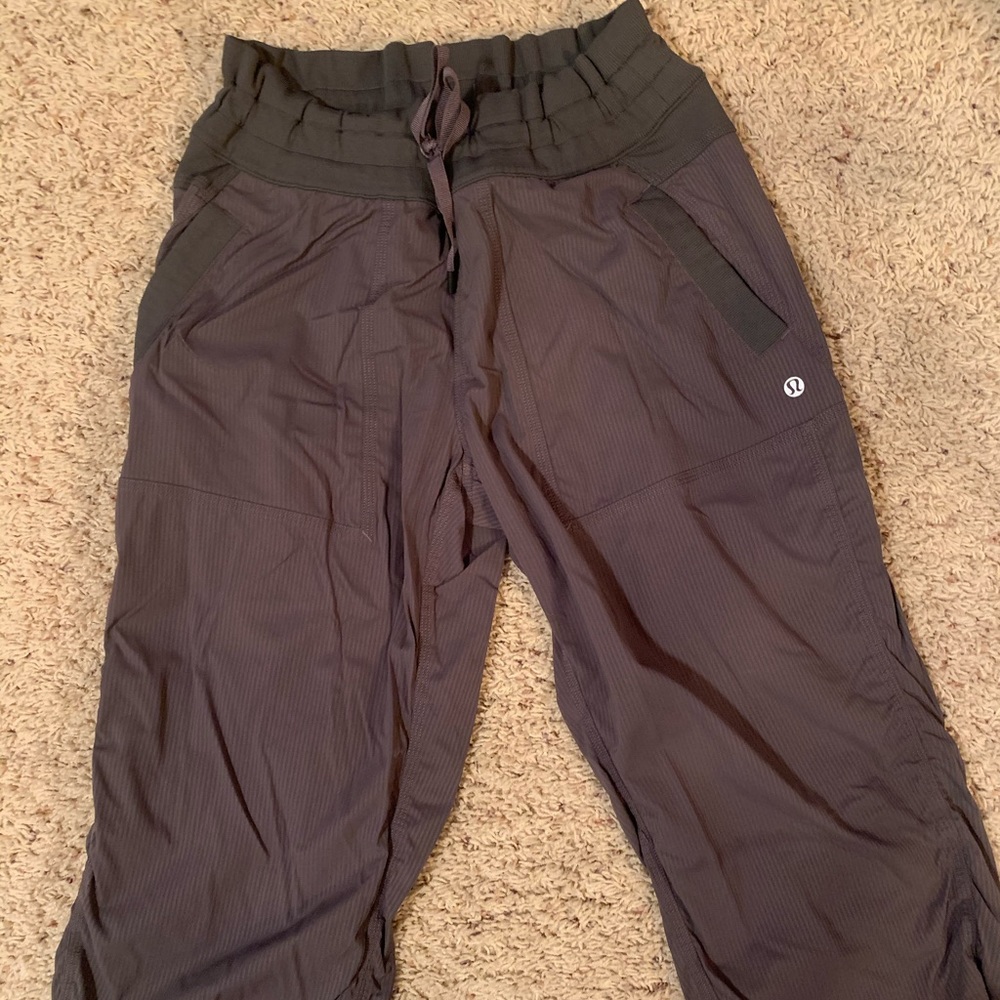 Grey Lululemon cropped pants